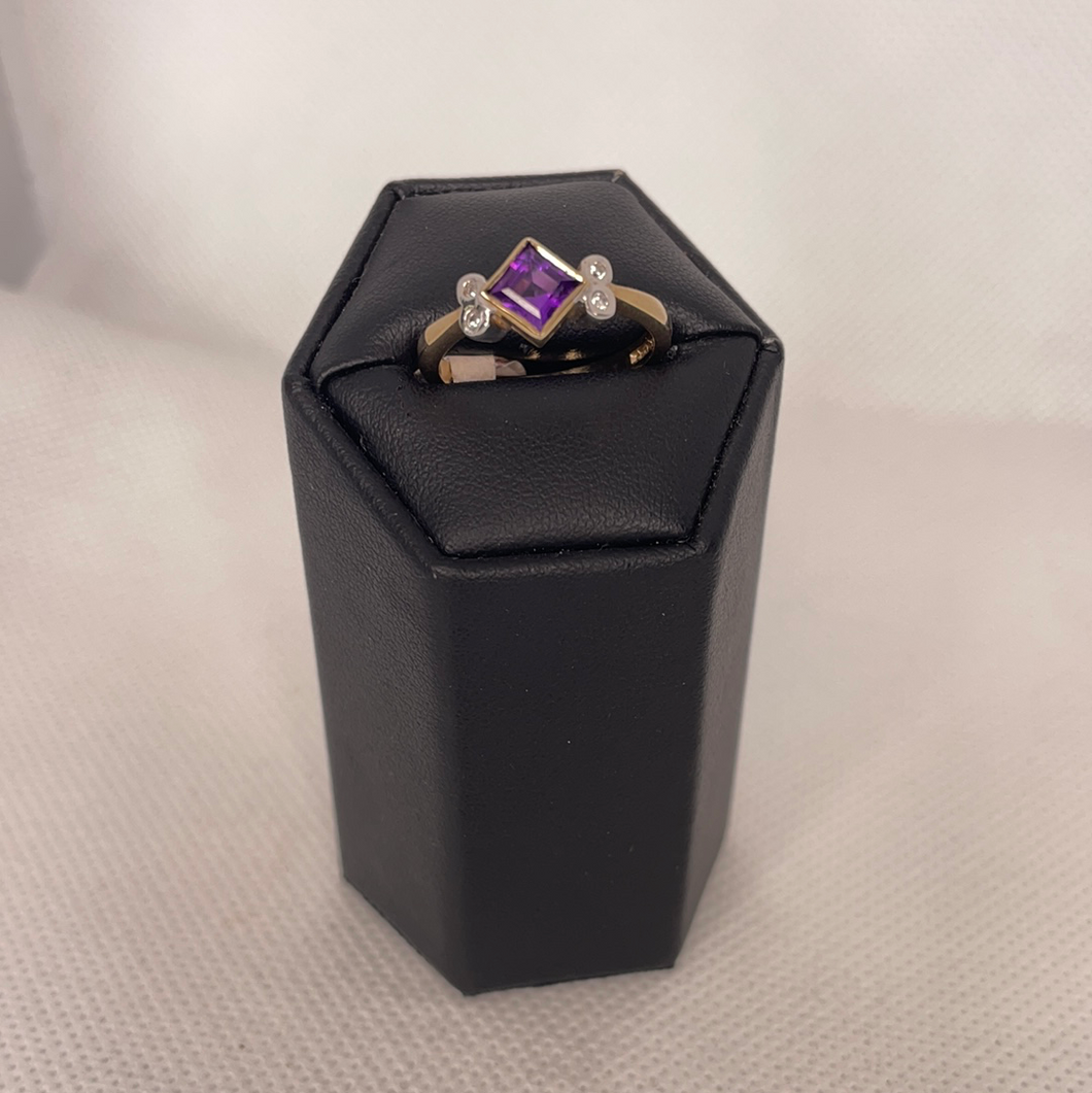 9ct gold , amethyst and cubic zirconia ring