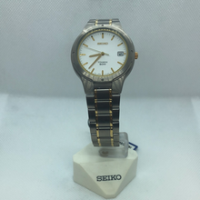 Load image into Gallery viewer, Seiko unisex watch with Titanium Case

