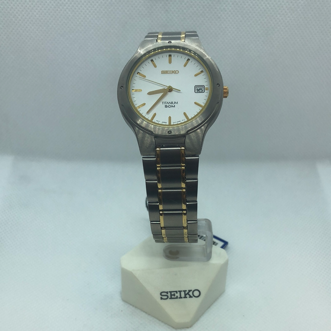 Seiko unisex watch with Titanium Case