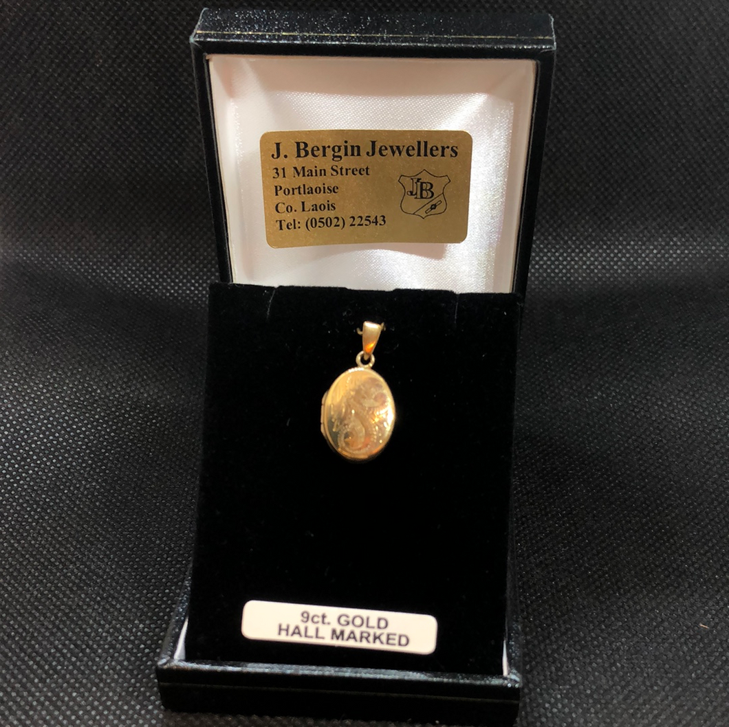 9ct gold locket , no chain included