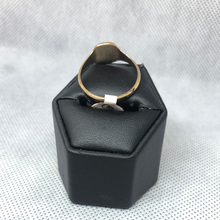 Load image into Gallery viewer, 9ct gold gents signet ring
