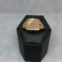 Load image into Gallery viewer, 9ct Gold Gents Signet ring
