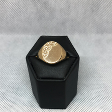 Load image into Gallery viewer, 9ct Gents Signet Ring
