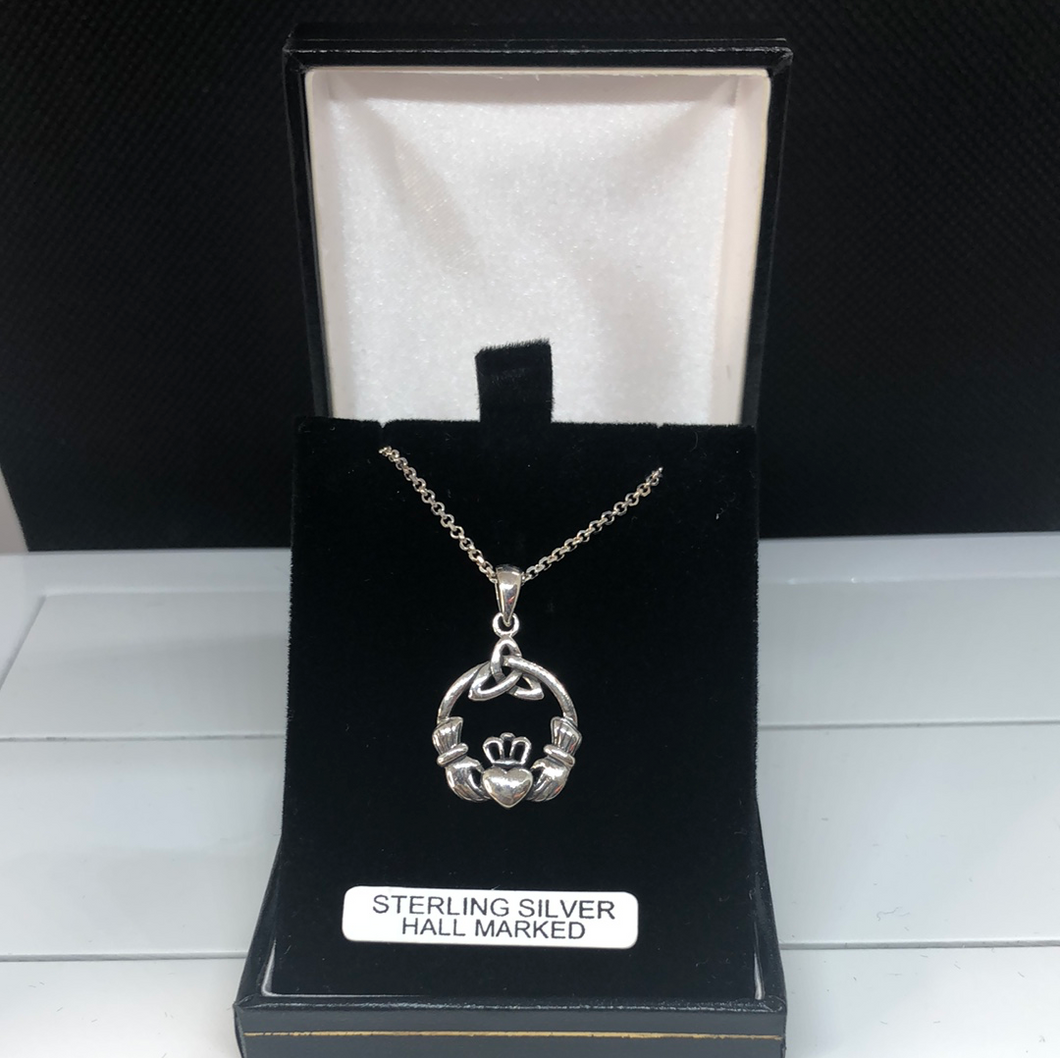 Sterling silver claddagh pendant and chain