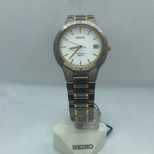 Load image into Gallery viewer, Seiko unisex watch with Titanium Case

