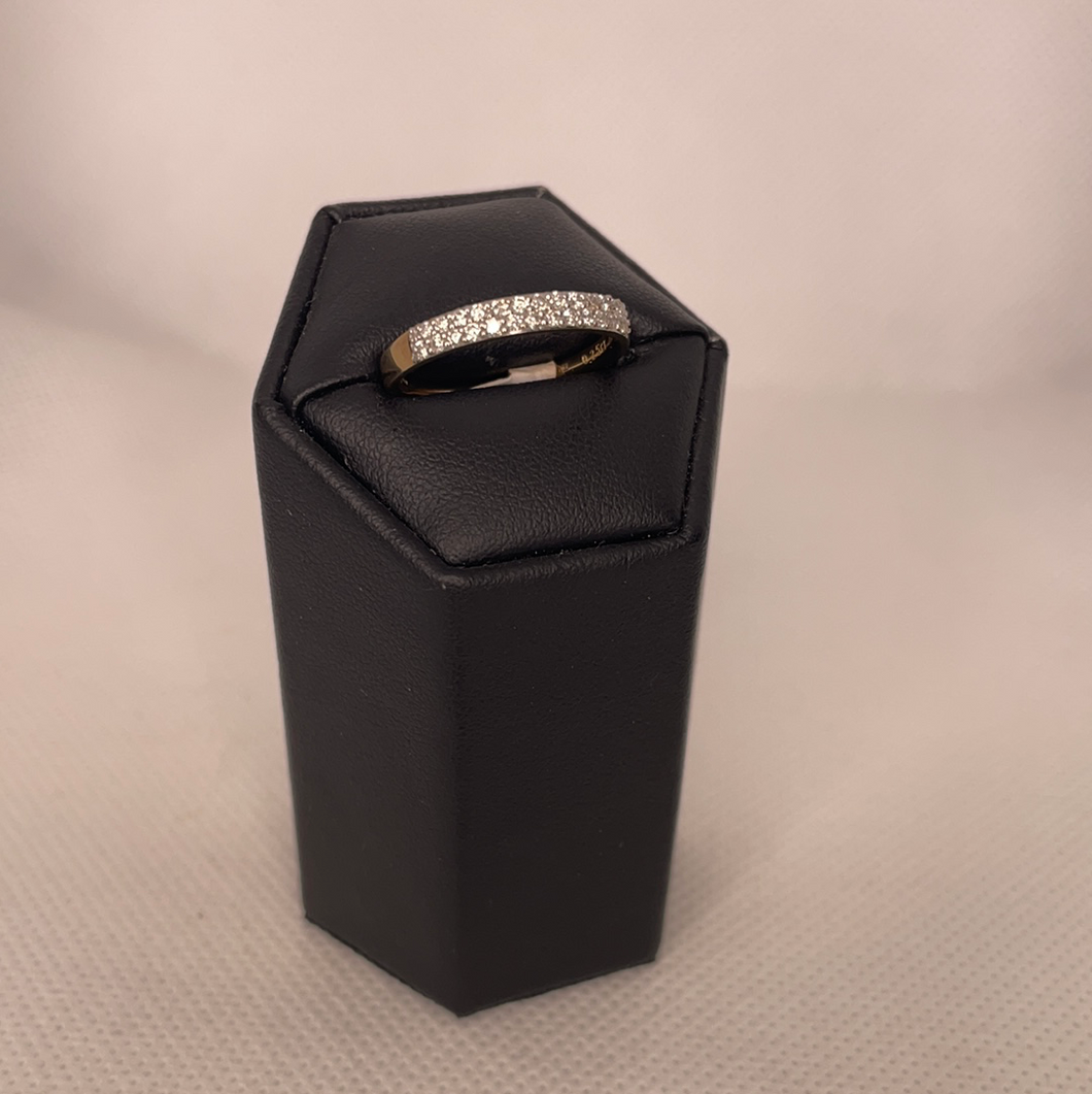 9ct Gold and cubic zirconia ring