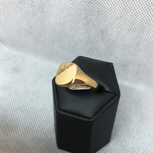 Load image into Gallery viewer, 9ct Gold Gents signet ring
