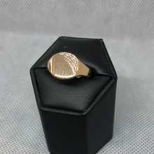 Load image into Gallery viewer, 9ct Gold Gents/Boys signet ring
