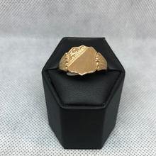 Load image into Gallery viewer, 9ct Gold Gents Signet Ring
