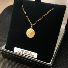 Load image into Gallery viewer, 9ct Gold disc pendant with chain

