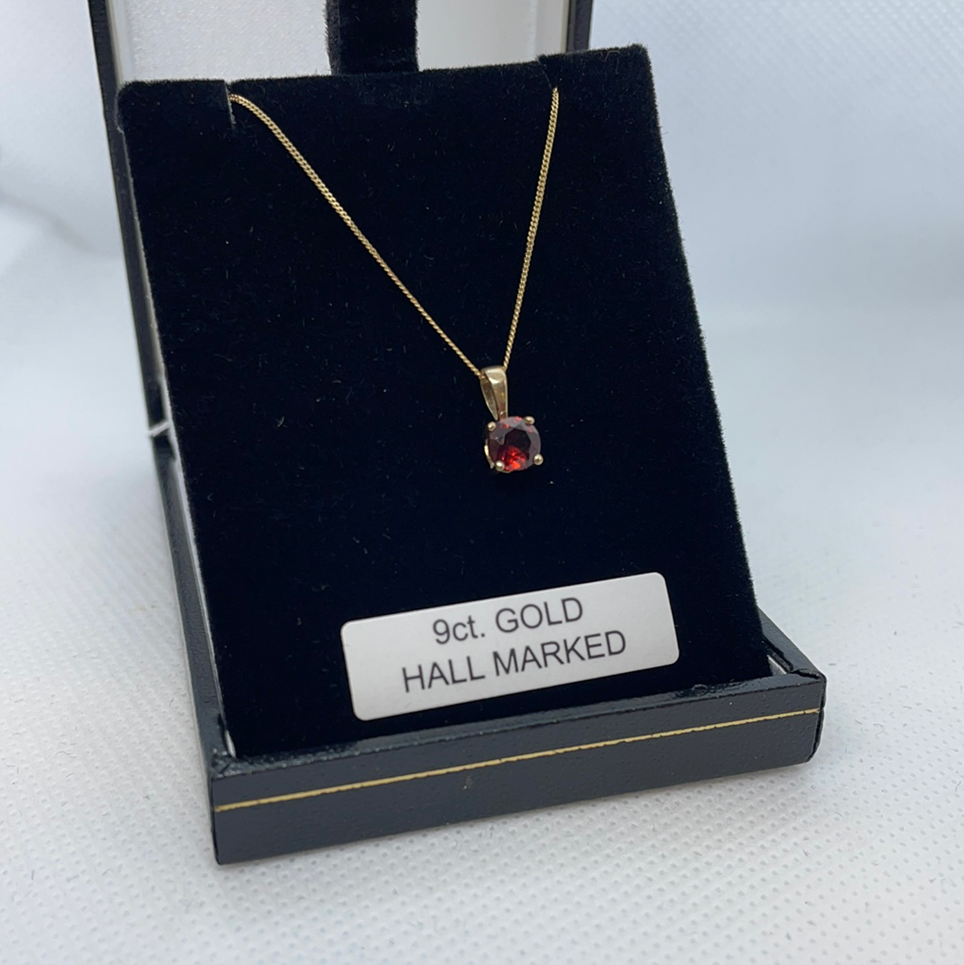 9ct gold 18 inch chain and garnet pendant