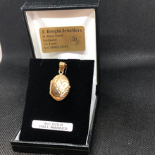 Load image into Gallery viewer, 9ct Gold locket , chain not included
