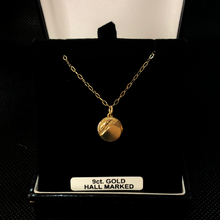 Load image into Gallery viewer, 9ct Gold disc pendant with chain

