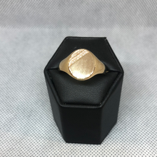 Load image into Gallery viewer, 9ct Gold Gents Signet Ring
