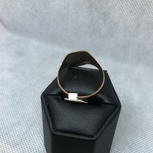 Load image into Gallery viewer, 9ct Gold Gents signet ring
